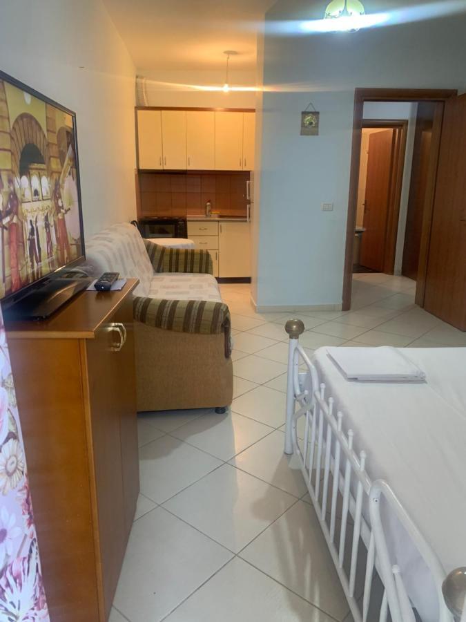 Caramel Sun Studios Apts Sarandë Buitenkant foto