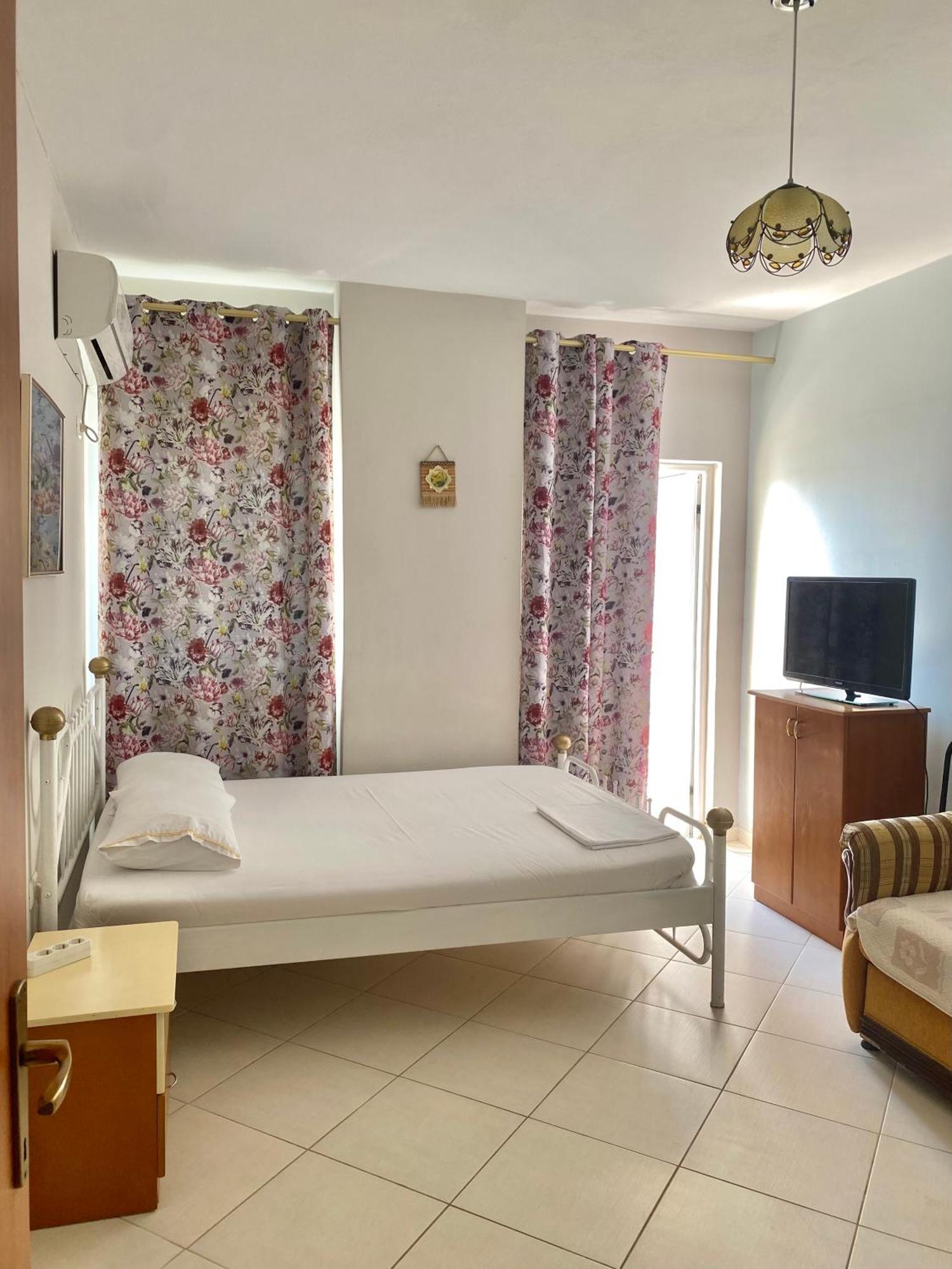 Caramel Sun Studios Apts Sarandë Buitenkant foto