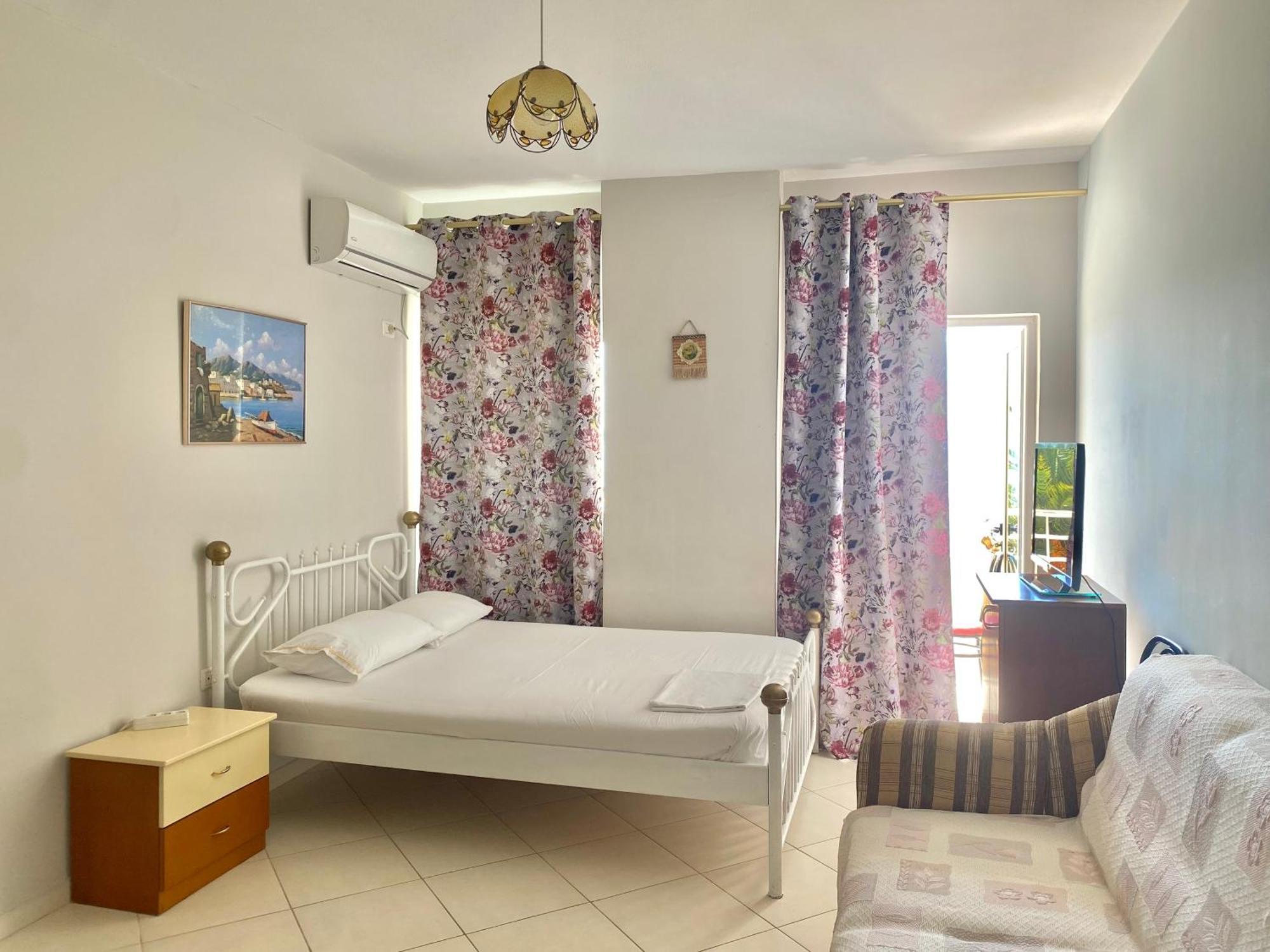 Caramel Sun Studios Apts Sarandë Buitenkant foto